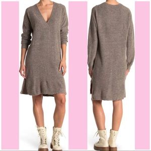 🎁SALE‼️🆕 STITCHDROP Vienna V-Neck Sweater Dress size medium